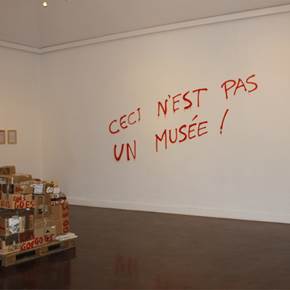 Goes Circus / Ceci n'est pas un Musée!, original Avant-Garde Card Sculpture by Diogo  Goes