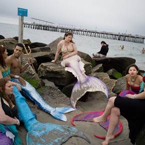 Modern-day mermaids. Coney Island, NYC, original Corps Numérique La photographie par Dimitri Mellos