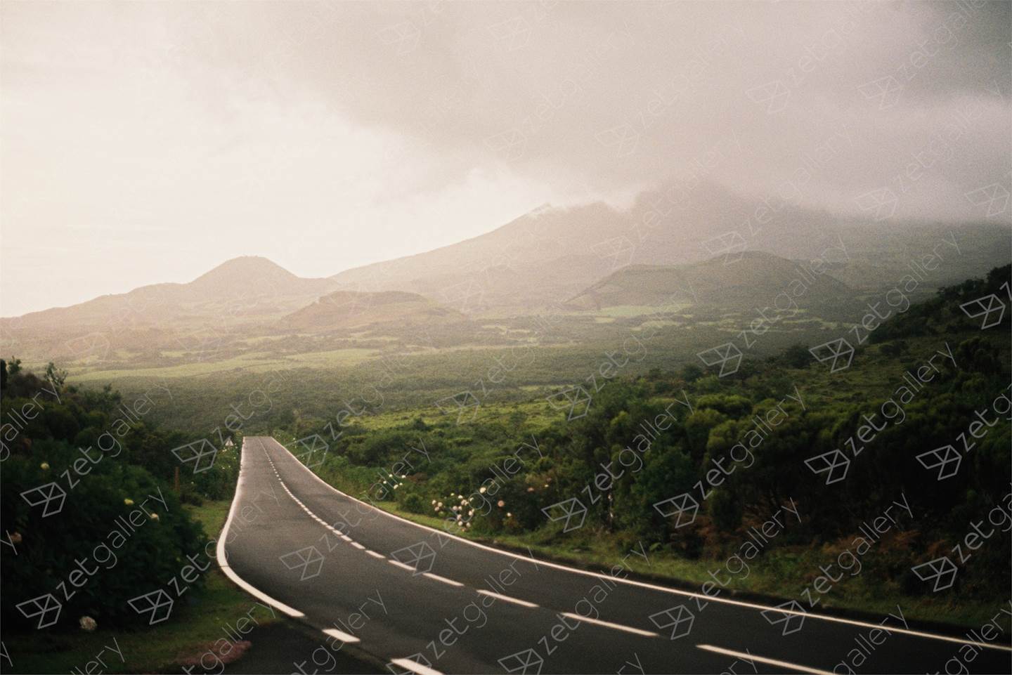 Uma estrada no meio do nada / A road in the middle of nowhere, original Paysage Analogique La photographie par Miguel De