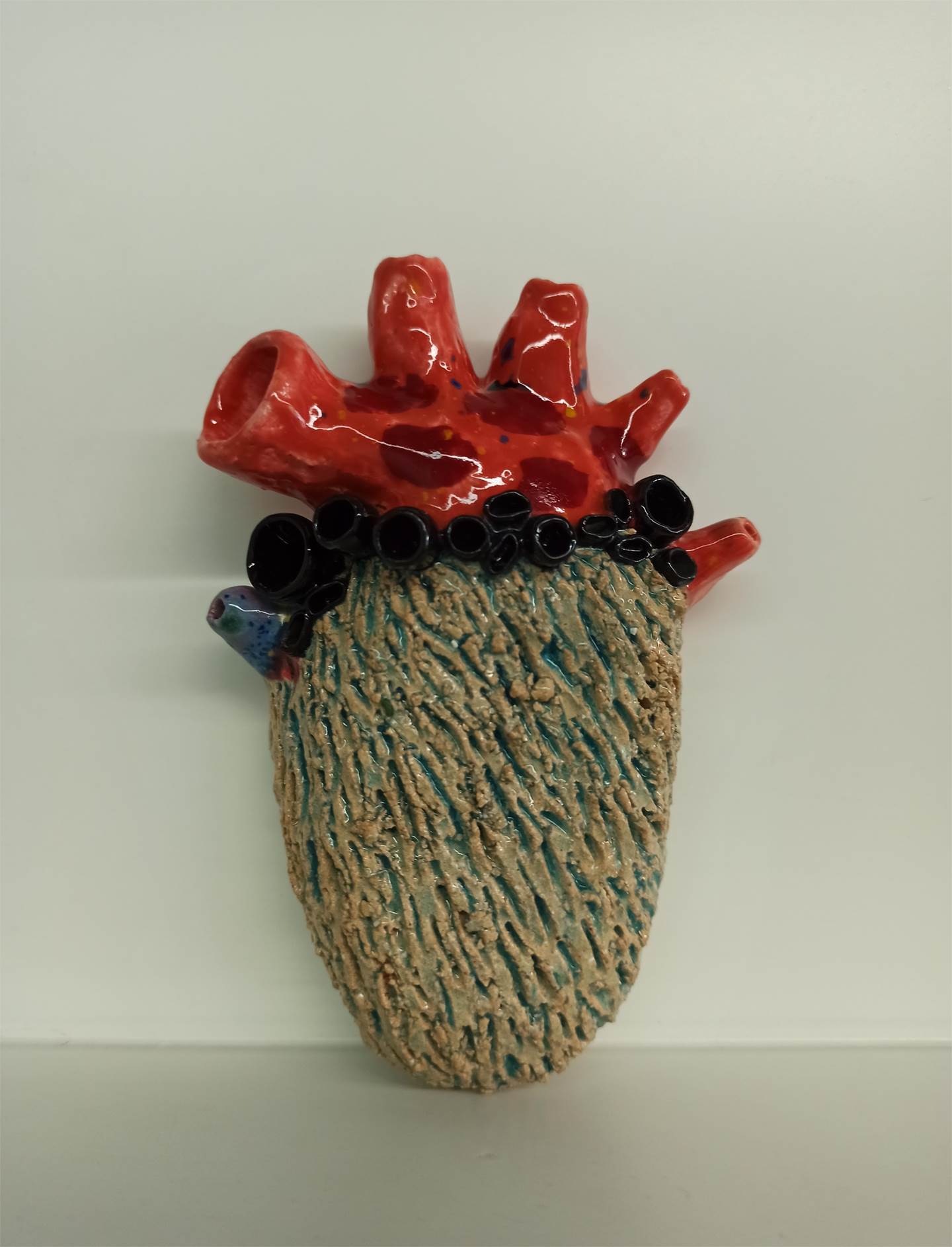 Coração em Contramão #5, original Abstract Ceramic Sculpture by Liliana Velho