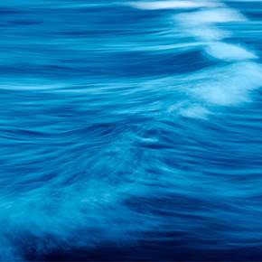 BLUE WAVE, Small Edition 1 of 15, Fotografia Digital Abstrato original por Benjamin Lurie