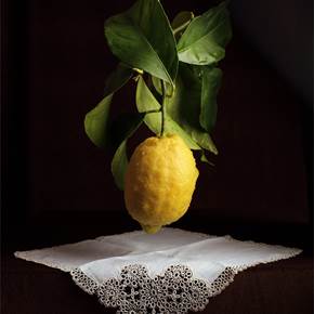 Bodegón del limón suspendido, original Nature morte Numérique La photographie par Cecilia Gilabert